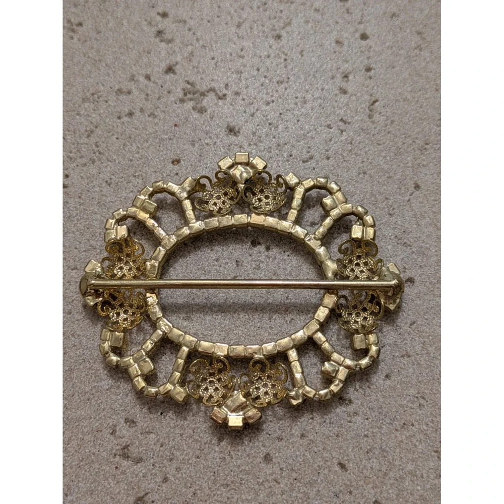 Vintage Ornate Rhinestone Scarf Clip In Gold Tone Queens Crown Shape Romantic